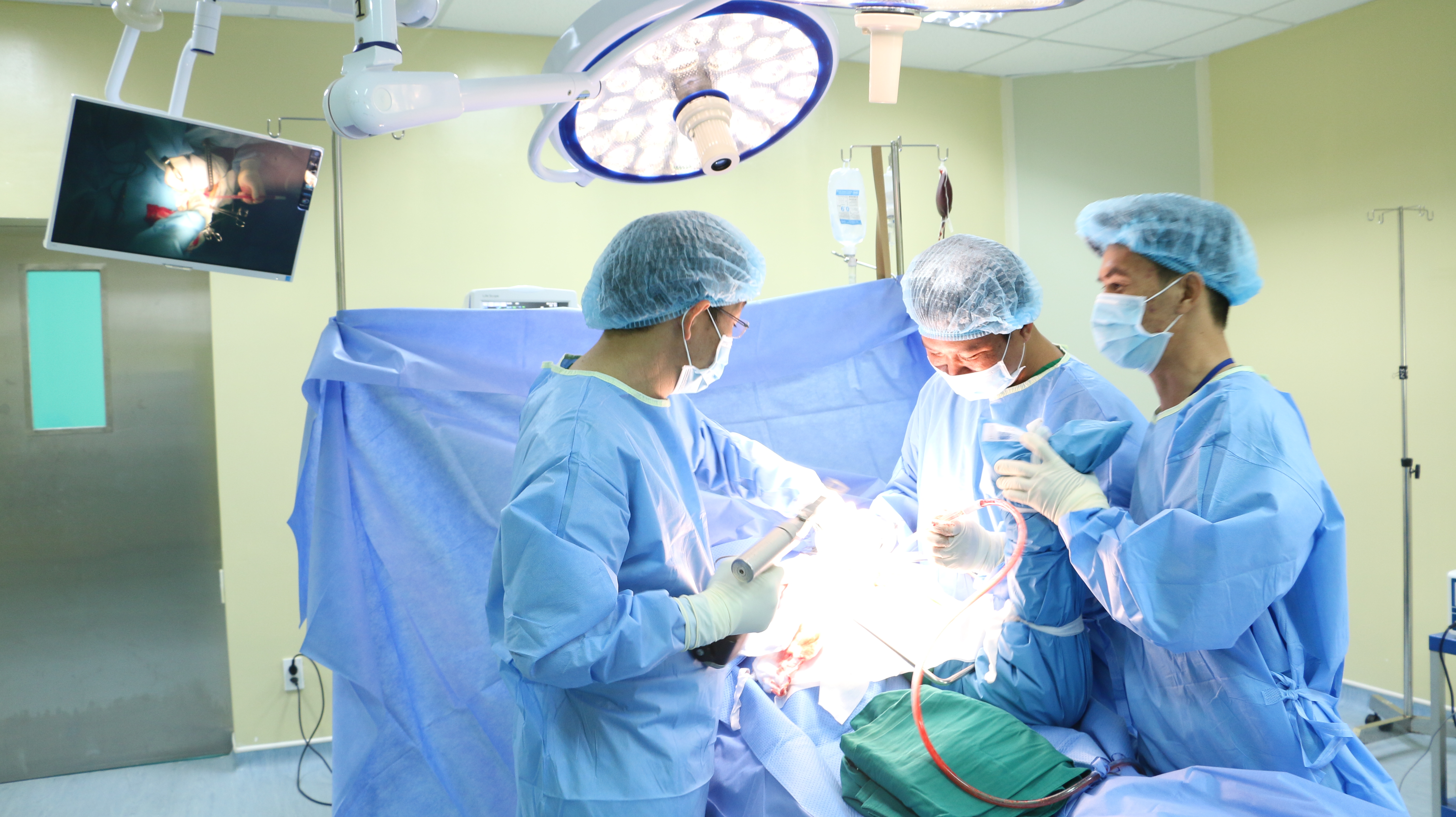 Bệnh viện đa khoa tỉnh Kon Tum thành công trong phẫu thuật thay khớp háng nhân tạo