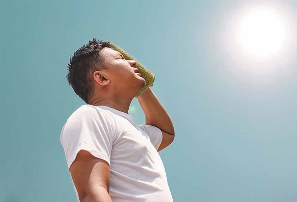 Say nắng gây tăng thân nhiệt nghiêm trọng
