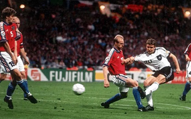 Bàn thắng vàng là gì trong bóng đá