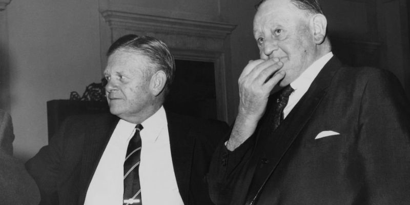 Cúp liên đoàn bóng đá Anh và người đặt nền móng Alan Hardaker