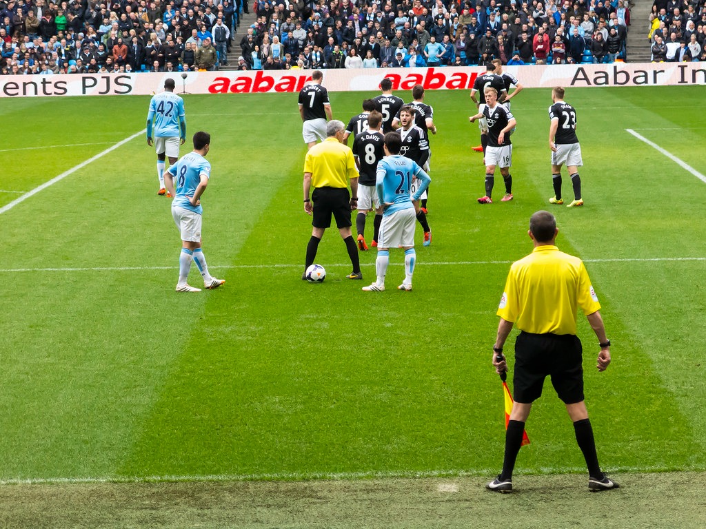 Đá phạt gián tiếp trong bóng đá hiện đại