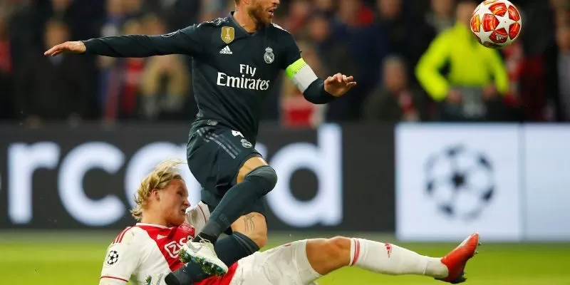 Tẩy thẻ là chiến thuật đánh đổi thẻ phạt trong trận thi đấu.