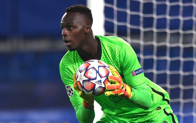 Thủ môn được cầm bóng bao nhiêu giây trong bóng đá?