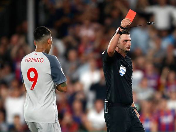 Treo Giò Trong Bóng Đá: Nguyên Nhân Và Quy Định Chi Tiết