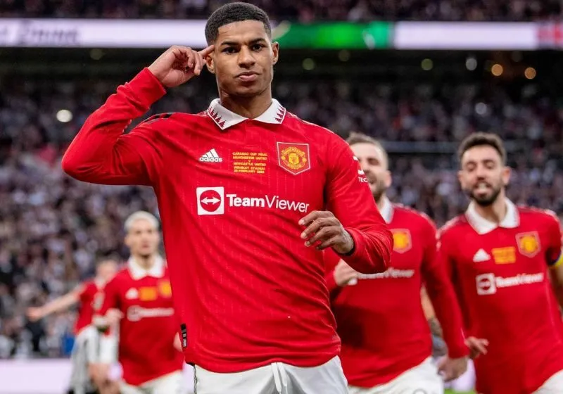 Marcus Rashford ăn mừng bàn thắng tại sân Old Trafford