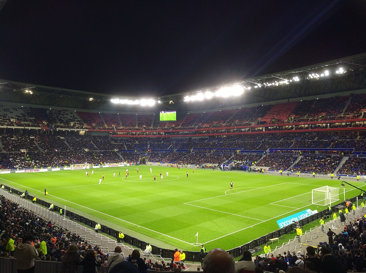 Parc Olympique Lyonnais nhìn từ trên cao