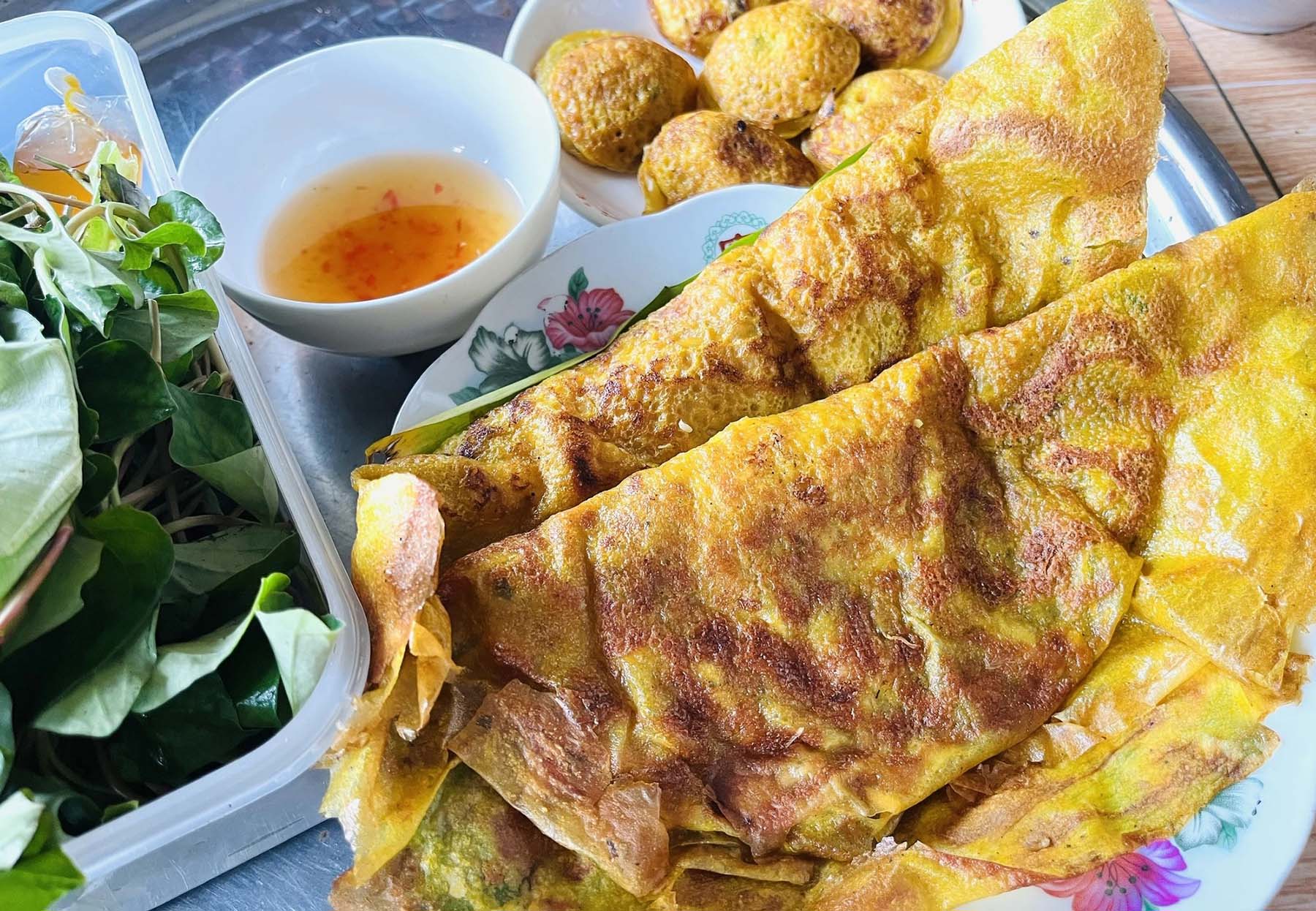 Mách bạn 17 quán bánh xèo Sài Gòn ngon có tiếng, đông khách – VinWonders