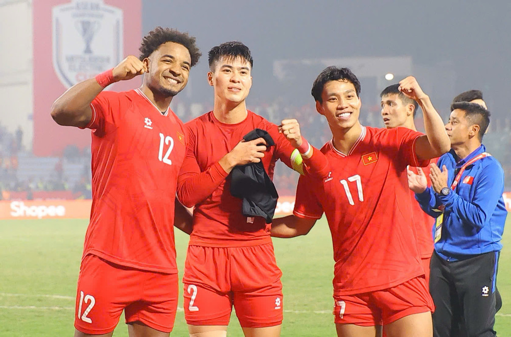 Sự kỷ luật và khả năng chuyển đổi trạng thái trong bóng đá thực dụng