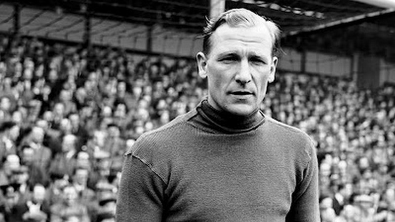 Bert Trautmann là thủ môn hàng đầu trong đội hình Man City Đội hình Man City vĩ đại nhất lịch sử