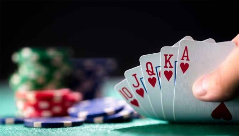 So sánh Phỏm và trò chơi Rummy quốc tế