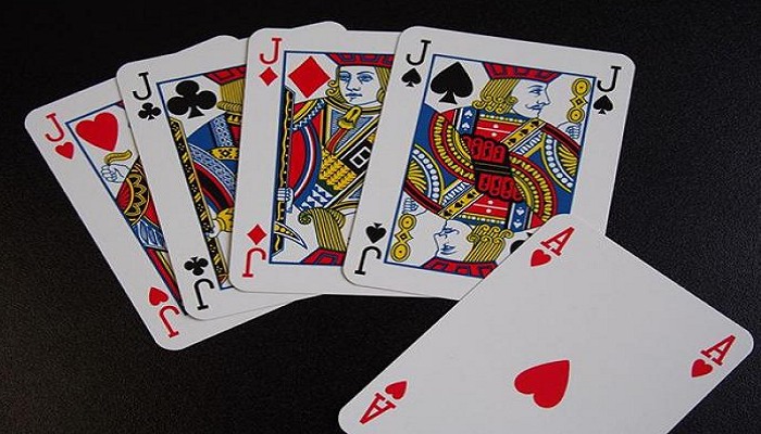 Tứ Quý Chặt Được Đôi 2 Không? Mẹo Chơi Bài Tiến Lên Hiệu Quả